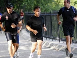 Tổng thống Pháp Nicolas Sarkozy nhập viện