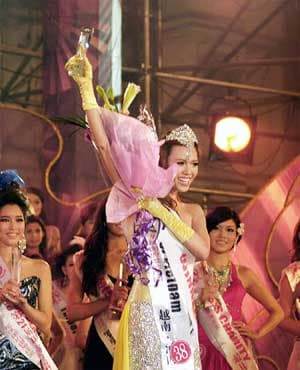 Hoàng Điệp đăng quang Nữ hoàng sắc đẹp quốc tế 2009