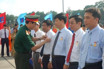 40 năm trung hiếu bên Người