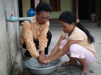 Nước mắt người cha thương binh