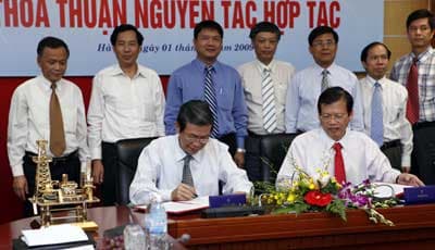 Tập đoàn dầu khí Việt Nam và Báo Nhân dân ký thỏa thuận hợp tác phát triển