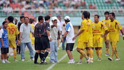 Chia tay Quảng Nam, bầu Vũ "bao sân" giải hạng Nhất