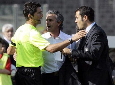 HLV Mourinho "xơi nước" 1 trận, Motta nghỉ 1 tháng