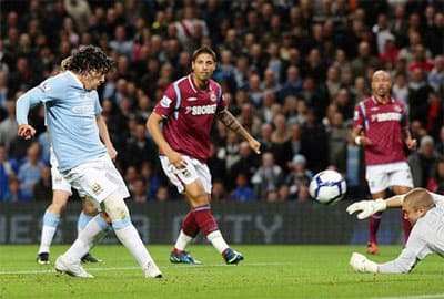 Tevez "nhả đạn", ManCity hạ gục West Ham