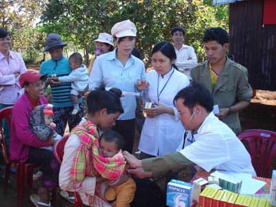 Ơn bộ đội “bắt” hết cái bệnh cho dân