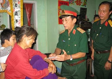 Tư lệnh đi chống bão