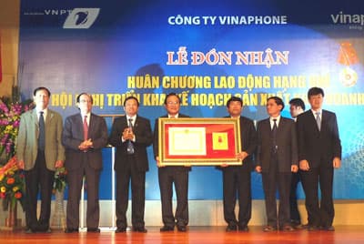 VinaPhone đón nhận Huân chương Lao động hạng nhì