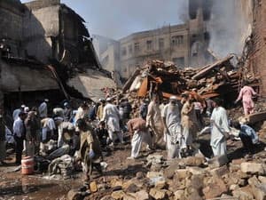 Đánh bom liều chết ở Pakistan, 14 người thiệt mạng