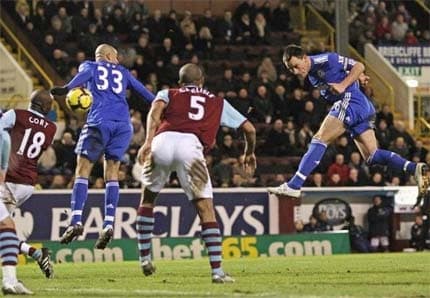 Terry ghi bàn quyết định giúp Chelsea xây chắc ngôi đầu