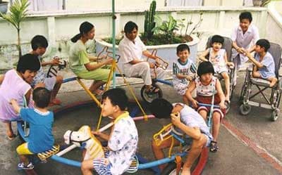 Đoàn đại biểu VVPI (Mỹ) tới Việt Nam tìm hiểu hậu quả chất độc da cam/đi-ô-xin