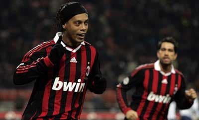 Milan 'khủng bố' Genoa bằng chiến thắng 5 sao