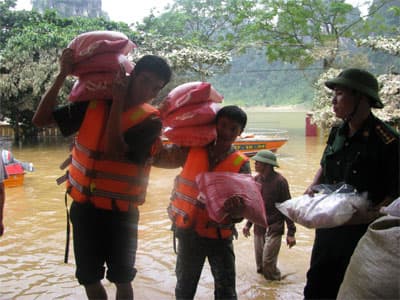 Bộ đội Biên phòng cứu đồng bào Rục