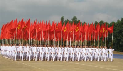 Vinh dự đi trong đội ngũ Hồng kỳ