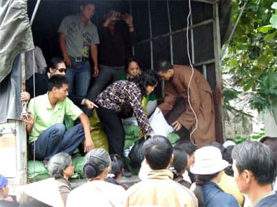Hành trình của lòng nhân ái về quê Bác