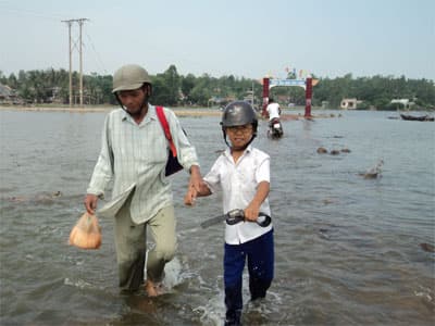 Các hồ thủy điện tăng dần lưu lượng xả lũ
