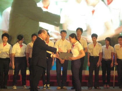 Cấp học bổng cho 130 sinh viên Việt Nam