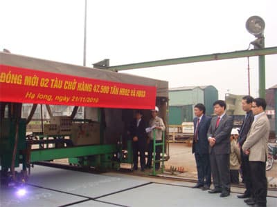 Khởi công đóng mới hai tàu chở hàng 47.500 tấn
