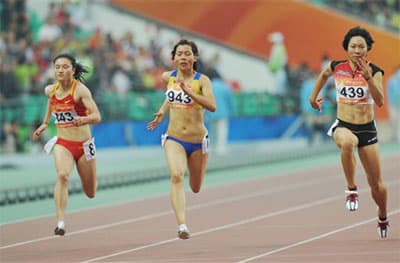 Hai VĐV Việt Nam chạy 100m nữ lọt vào vòng bán kết