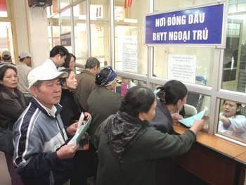 Người nghèo, cận nghèo khó tiếp cận bảo hiểm y tế