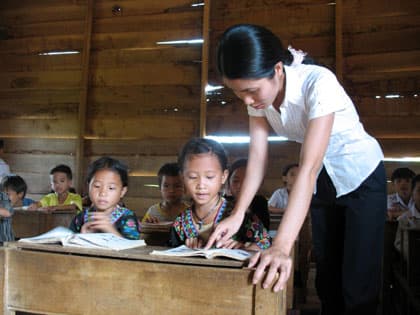 Bản Mông ở cuối dãy Trường Sơn (Bài 2)
