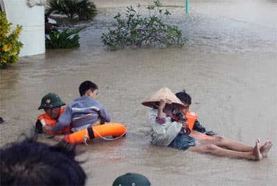 Bộ đội đặc công - “mũi nhọn” cứu dân