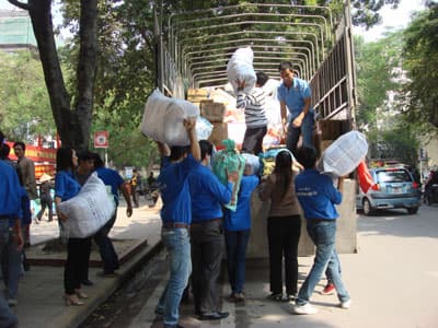 Tuổi trẻ thủ đô chung tay giúp đỡ đồng bào miền Trung