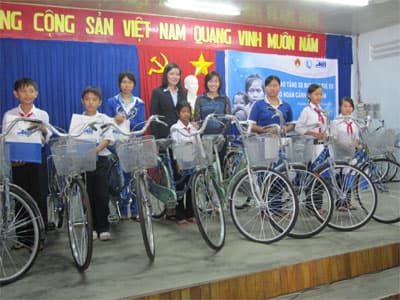 Trao tặng 50 xe đạp cho trẻ em 6 huyện khó khăn tỉnh An Giang