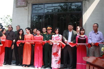 Bàn giao 13 nhà tình nghĩa tặng đối tượng chính sách