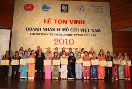 Đề cao sự đóng góp của tài chính vi mô trong xóa đói giảm nghèo
