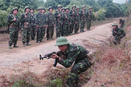 Gắn đào tạo với xây dựng chính quy