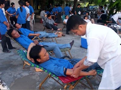 Thanh niên Quảng Bình tình nguyện hiến máu nhân đạo