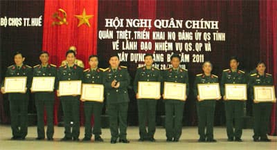 28 tập thể và 286 cá nhân được khen thưởng