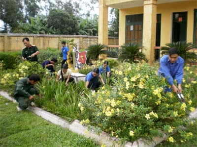 Sống giữa lòng dân