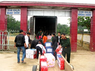 Lực lượng tại chỗ ở vùng “rốn lũ” Hương Khê
