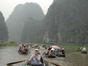 Đầu năm hành hương về đất Phật chùa Hương