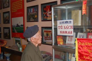 Bác Hồ về thăm làng tôi - Văn Phú