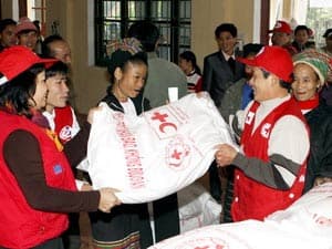 Kiểm tra việc hỗ trợ gạo cứu đói trong dịp Tết