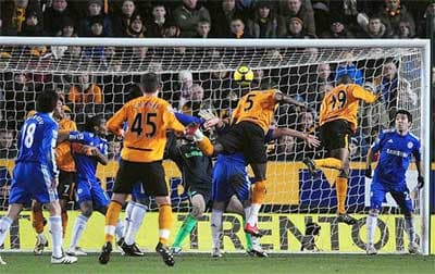 Chelsea bỏ lỡ cơ hội tăng khoảng cách với M.U