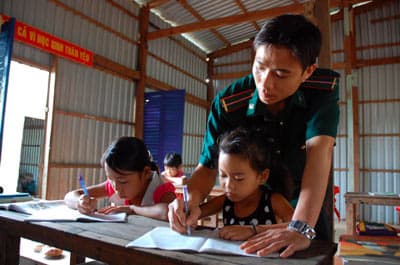 Đảo xa vang tiếng ê, a