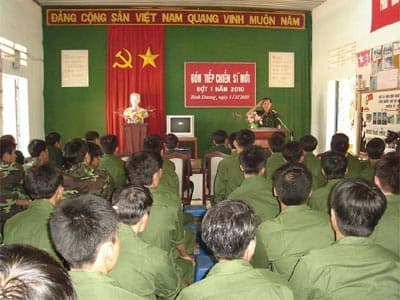 Nội thi đua cùng cháu