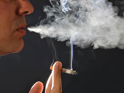 Tăng thuế để giảm hút thuốc lá