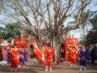 Dâng hương tưởng niệm danh nhân Lương Văn Chánh