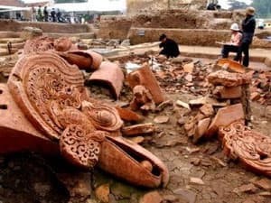 Trưng bày di vật tại khu Hoàng thành Thăng Long