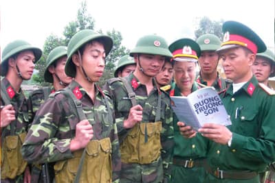 Thắm tình đồng đội
