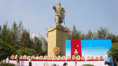 Tiếp nhận 21 bia đá chủ quyền và cây bàng vuông từ Trường Sa