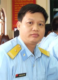 Phải ra sức học tập kỹ thuật, chiến thuật