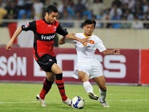 Eintracht Frankfurt "thủng lưới" tại sân Thống Nhất