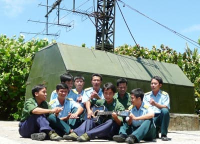 Lính ra đa ở Trường Sa