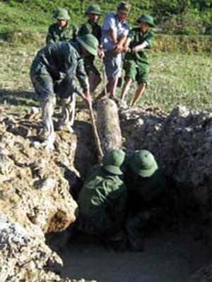 Rà mặt bằng phát hiện quả bom nặng trên 500 kg