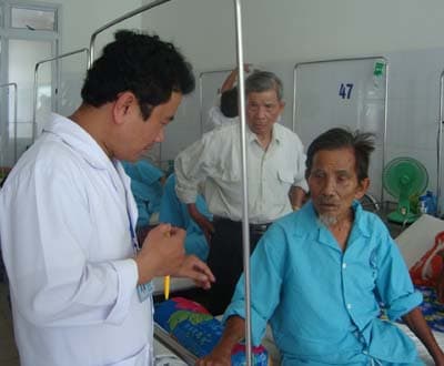 Cứu sống cụ già 100 tuổi bị tắc ruột